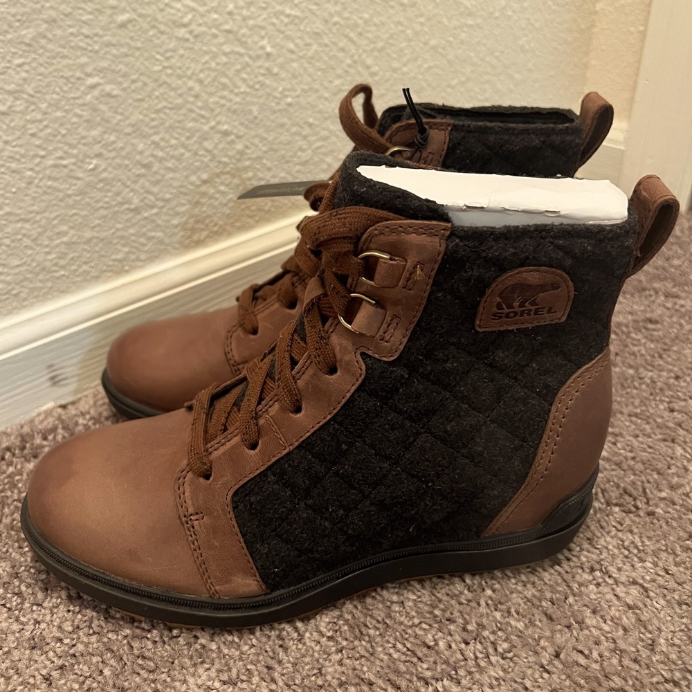 SOREL boots size 8.5